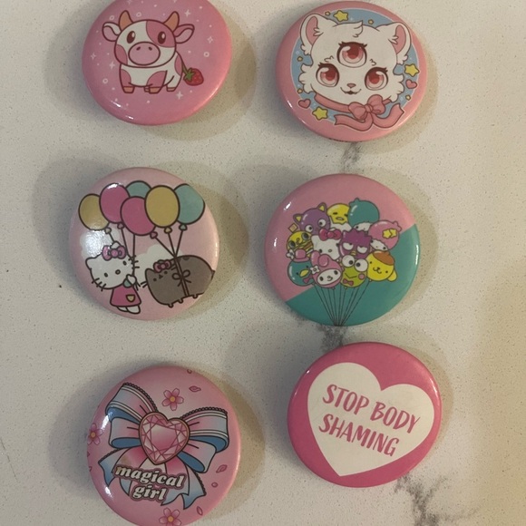 Hello Kitty Pins - Picture 1 of 2